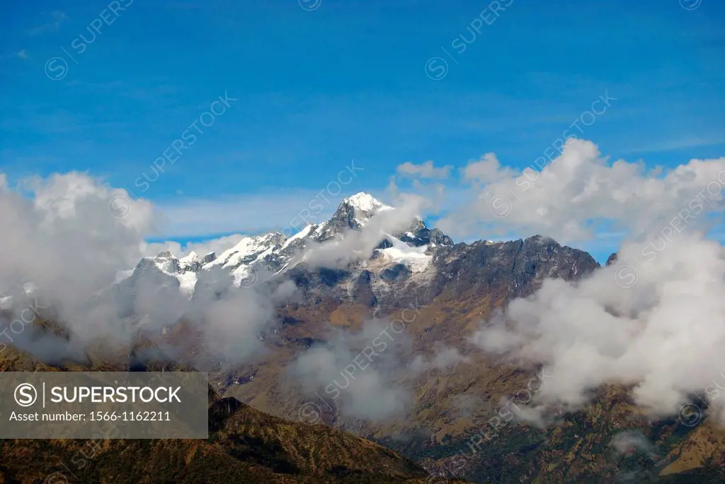 View of Mount Veronica in the Cordillera Urubamba, Perú.