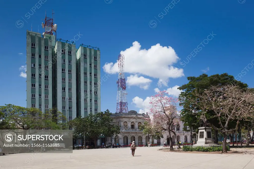 Cuba, Santa Clara Province, Santa Clara, Parque Vidal park and the Hotel Santa Clara Libre, tallest building in the city