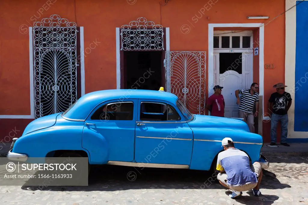 Cuba, Sancti Spiritus Province, Trinidad, 1940s-era US-made Chevrolet taxi