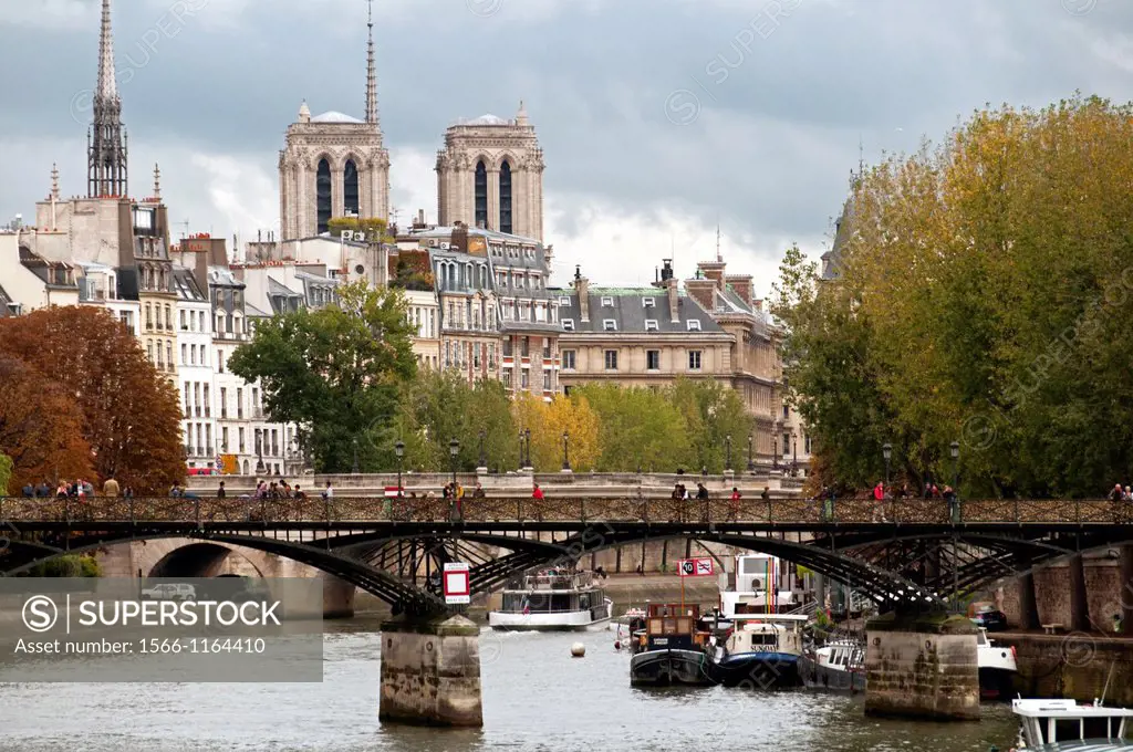 panorama, Seine river, listed as World Heritage by UNESCO, view from Pont du Carroussel, Ile de France, Pont des Arts in front, Pont Neuf in back, Not...