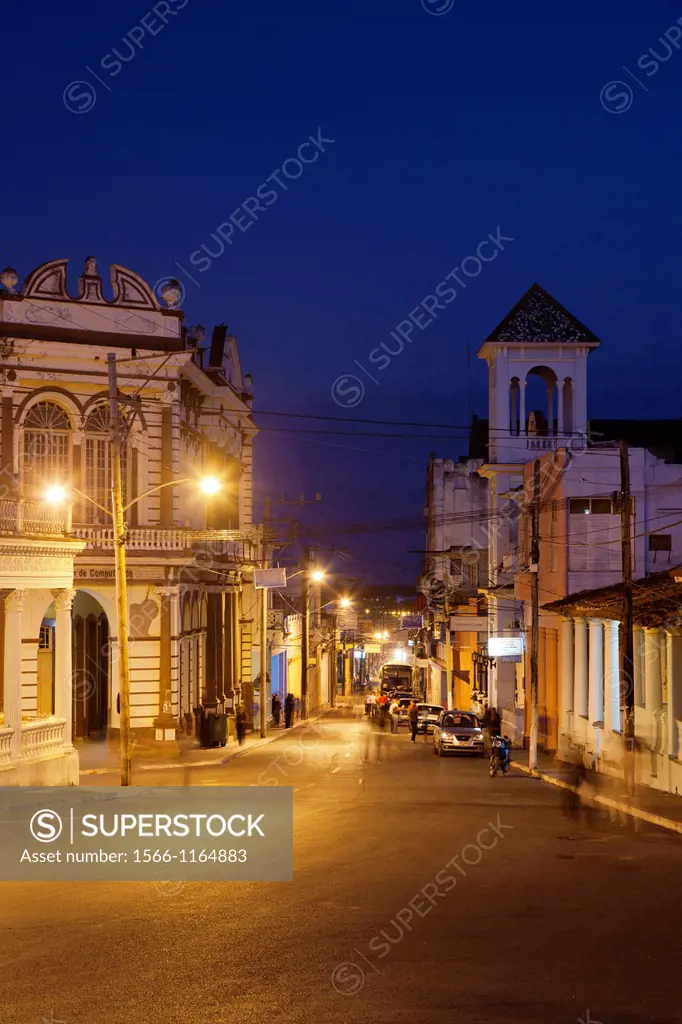 Cuba, Pinar del Rio Province, Pinar del Rio, city buildings, Plaza de la Independencia, dusk