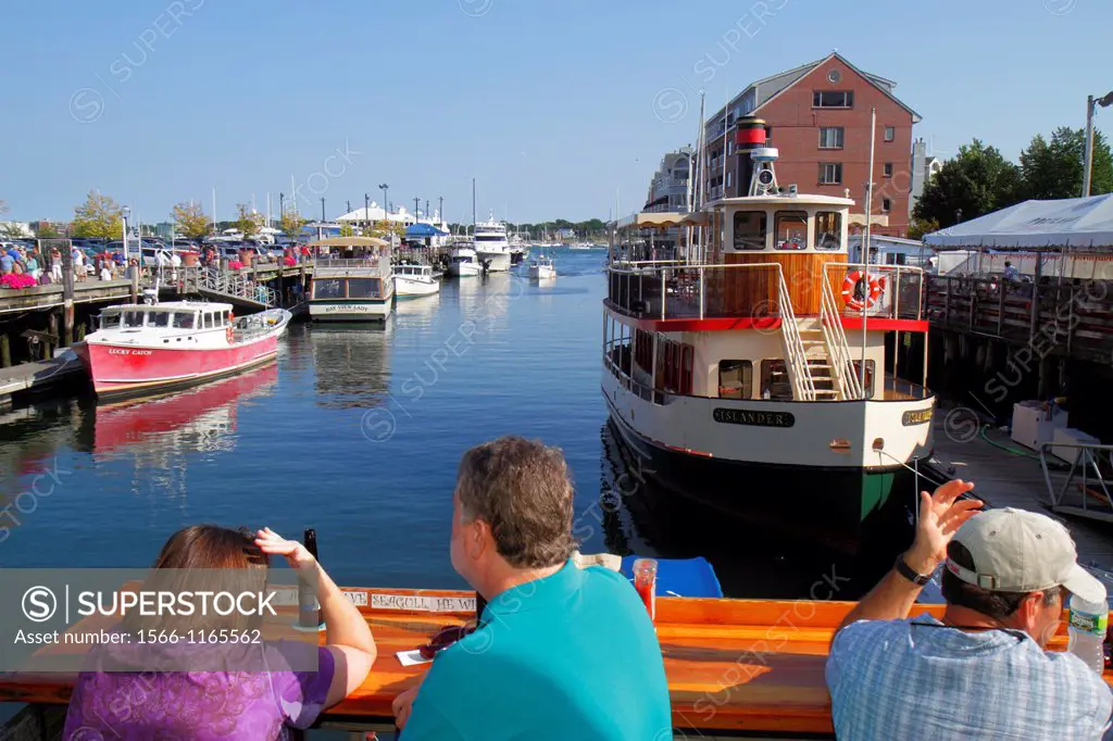 Maine, Portland, Historic Old Port District, Congress Street, Chandlers Wharf, Portland Lobster Company, alfresco dining, Casco Bay, commercial fishin...