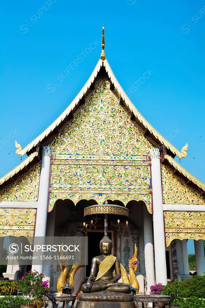 Wat Chedi Luang Temple, Chiang Mai, Thailand.