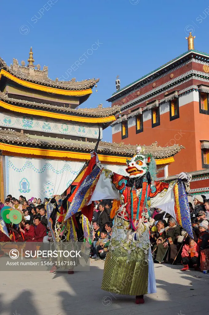 China, Qinghai, Amdo, Tongren Rebkong, Lower Wutun monastery, Losar New Year festival, Cham dance