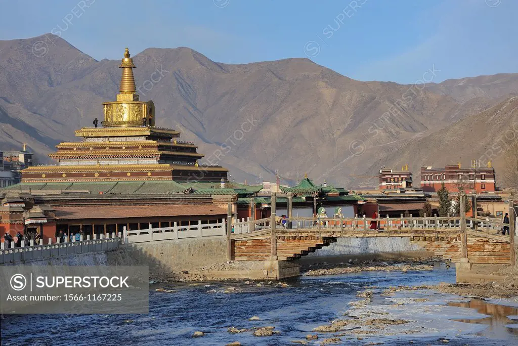 China, Gansu, Amdo, Xiahe, Monastery of Labrang Labuleng Si, Sang chu Xiahe river and Gongtang chorten