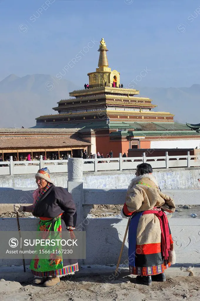China, Gansu, Amdo, Xiahe, Monastery of Labrang Labuleng Si, Losar New Year festival, Tibetan pilgrims