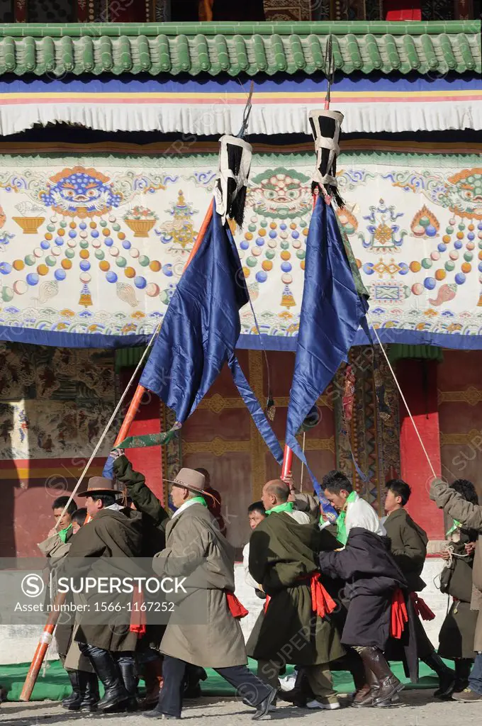 China, Gansu, Amdo, Xiahe, Monastery of Labrang Labuleng Si, Losar New Year festival, Banners bearers