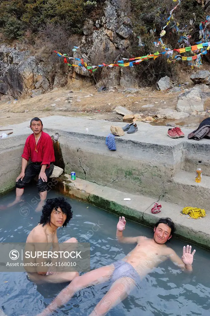 China, Sichuan, Kham, Bamei region, Palde Hot springs, Khampas taking bath