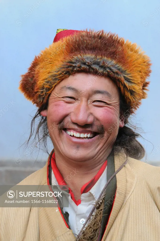 China, Qinghai, Amdo, Xining surroundings, Kumbum monastery Ta´er Si, Tibetan pilgrim wearing a fur cap
