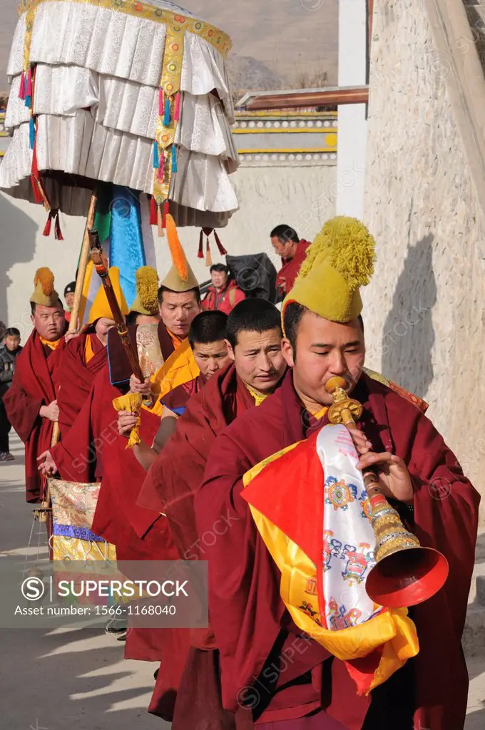 China, Qinghai, Amdo, Tongren Rebkong, Monastery of Gomar Guomari Si, Losar New Year festival, Opening ceremony