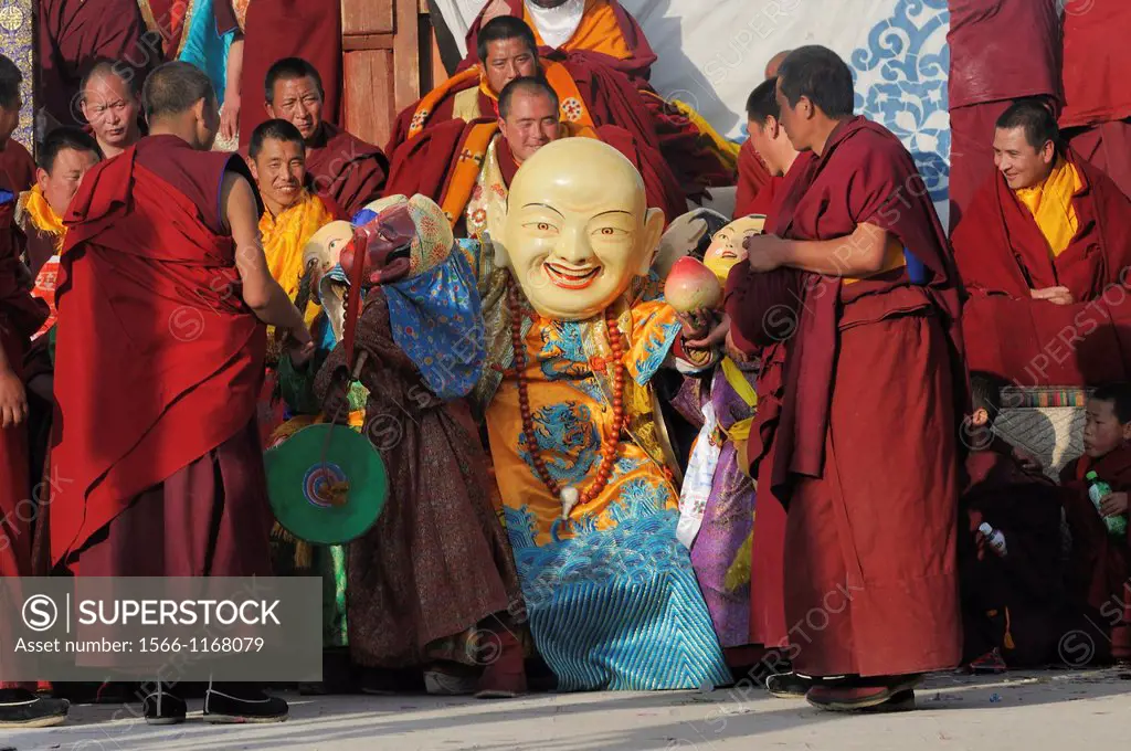 China, Qinghai, Amdo, Tongren Rebkong, Lower Wutun monastery, Losar New Year festival, Cham dance, Chinese Wise Man Mitsering and assistants