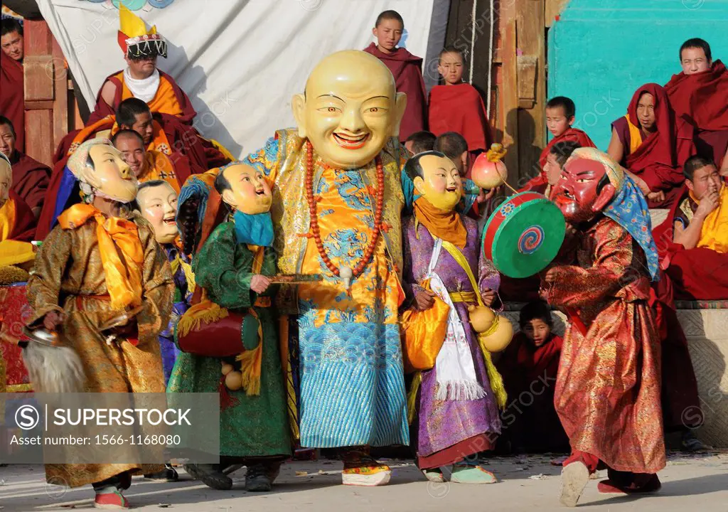 China, Qinghai, Amdo, Tongren Rebkong, Lower Wutun monastery, Losar New Year festival, Cham dance, Chinese Wise Man Mitsering and assistants
