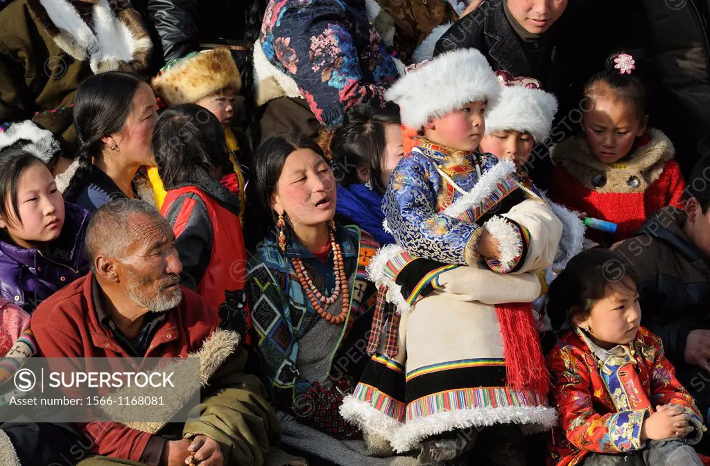 China, Qinghai, Amdo, Tongren Rebkong, Lower Wutun monastery, Losar New Year festival, Watching the Cham dances