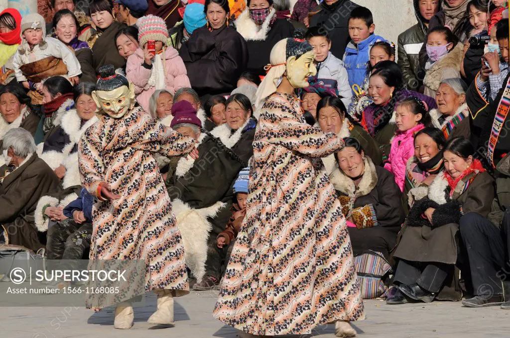 China, Qinghai, Amdo, Tongren Rebkong, Monastery of Gomar Guomari Si, Losar New Year festival, Atsaras clowns
