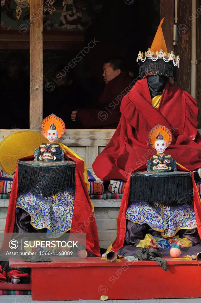 China, Qinghai, Amdo, Tongren Rebkong, Monastery of Gomar Guomari Si, Losar New Year festival, Black Hat dancers