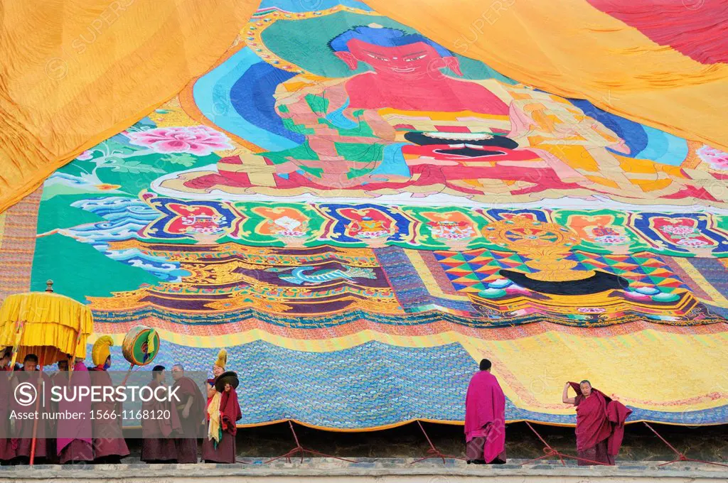China, Gansu, Amdo, Xiahe, Monastery of Labrang Labuleng Si, Losar New Year festival, Unfurling of the giant Thangka