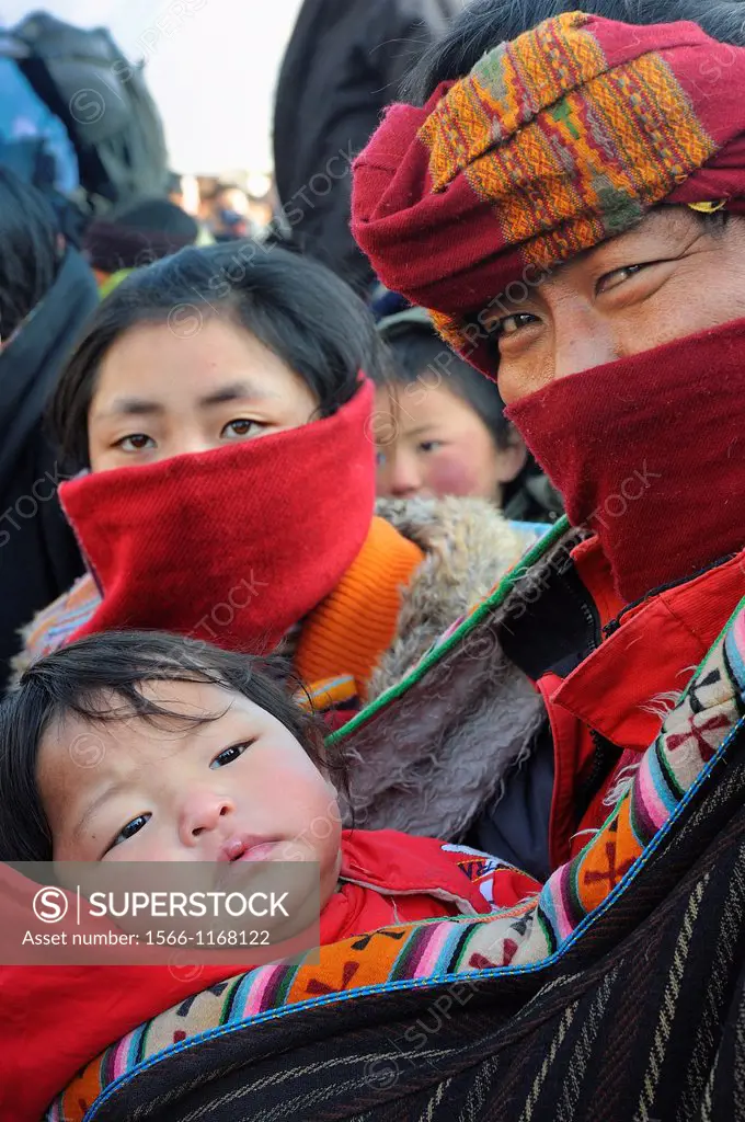 China, Gansu, Amdo, Xiahe, Monastery of Labrang Labuleng Si, Losar New Year festival, Tibetan family
