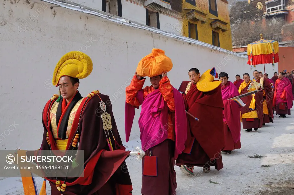 China, Gansu, Amdo, Xiahe, Monastery of Labrang Labuleng Si, Losar New Year festival, Monks procession