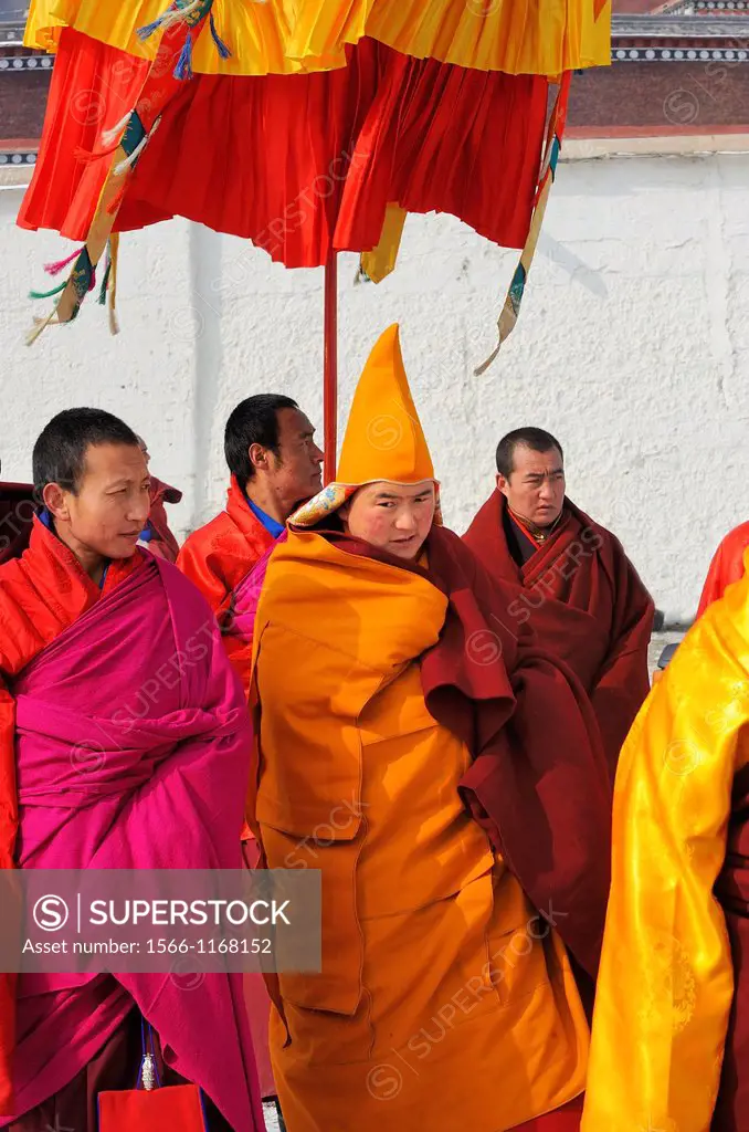 China, Gansu, Amdo, Xiahe, Monastery of Labrang Labuleng Si, Losar New Year festival, Monks procession