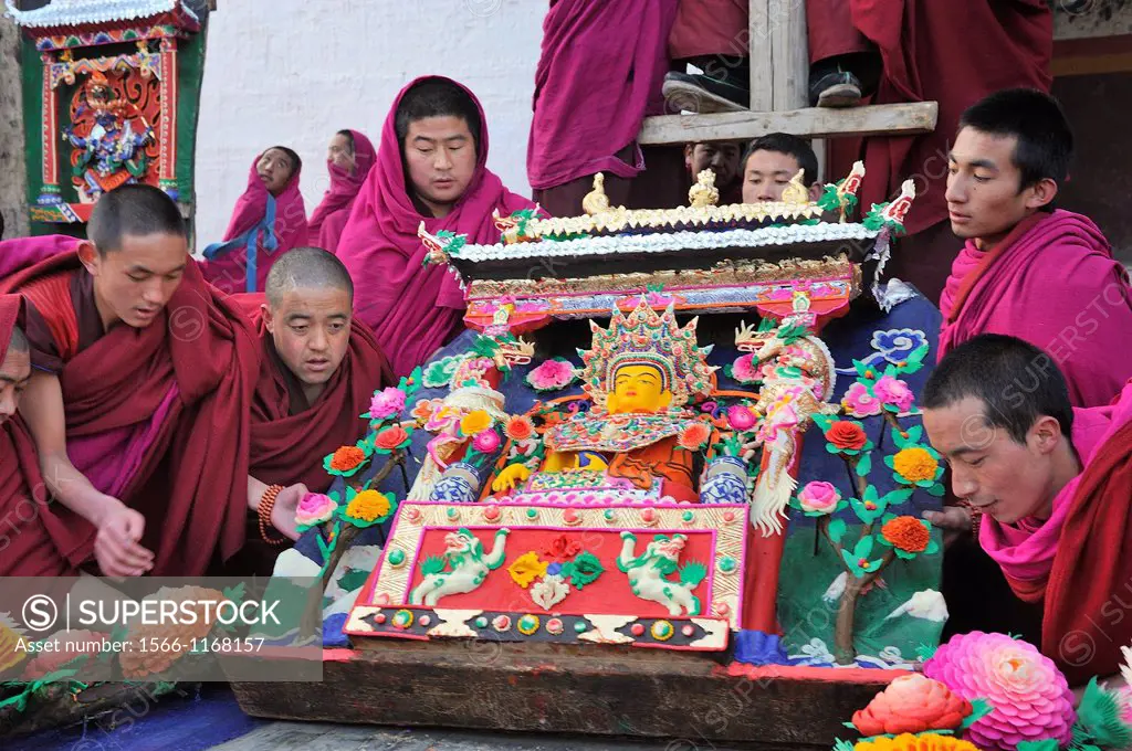 China, Gansu, Amdo, Xiahe, Monastery of Labrang Labuleng Si, Losar New Year festival, Monks bringing skilfully carved yak butter sculptures