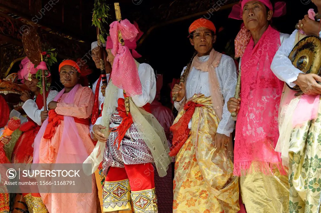 The queens and the ministers  The biggest Nat ritual is held in Taungbyon, about twenty kilometers north of Wagung, in august, for six days including ...