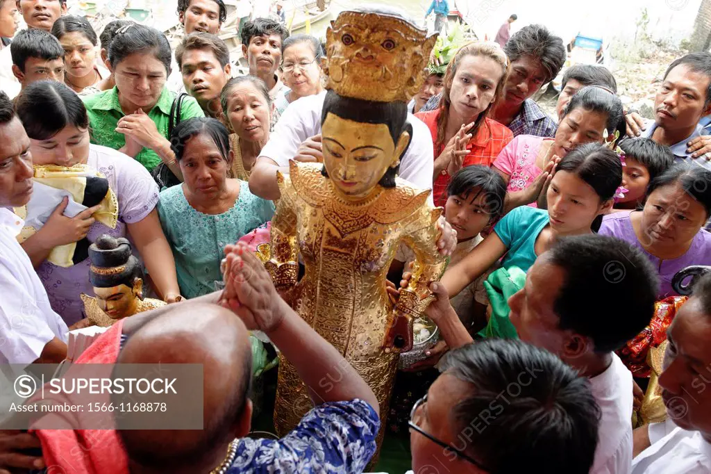 Ceremony of washing the nats´ statues  Yadanagu nats festival  Amarapura  Mandalay Division  Burma  Republic of the Union of Myanmar.
