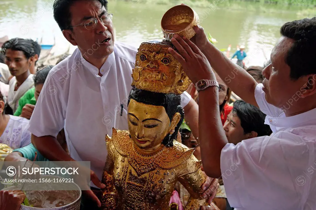 Ceremony of washing the nats´ statues  Yadanagu nats festival  Amarapura  Mandalay Division  Burma  Republic of the Union of Myanmar.