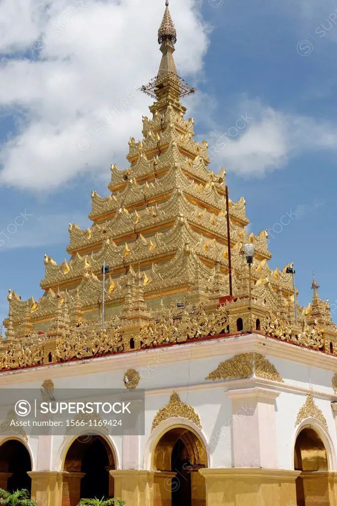 The Mahamuni Buddha Temple also called the Mahamuni Pagoda is a Buddhist temple and major pilgrimage site  Mandalay city  Mandalay division  Burma  Re...