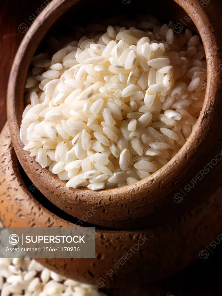 Un-cooked raw white rice