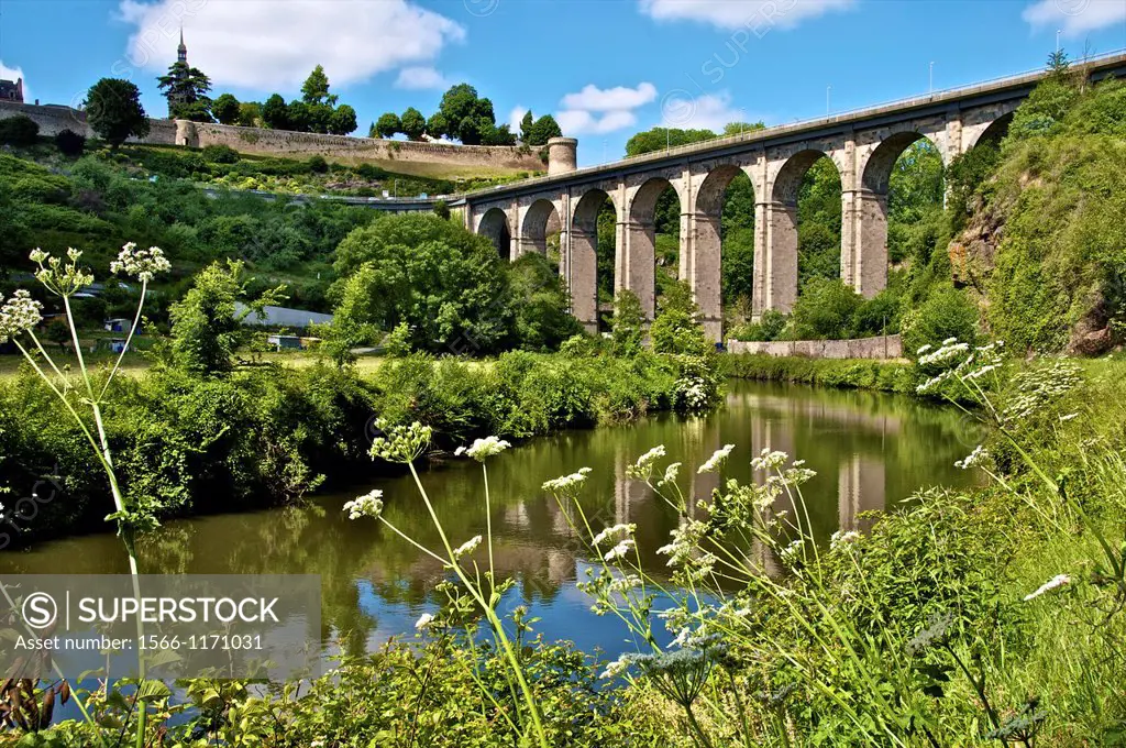 River Rance banks, with viaduct and Castle walls, and St Sauveur steeple, Dinan, Cotes d´Armor 22, Brittany, France