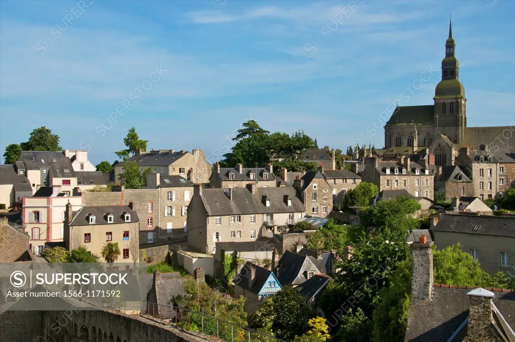 Old town houses and gardens, city walls, and St Sauveur Basilica, Dinan, Cotes d´Armor 22, Brittany, France