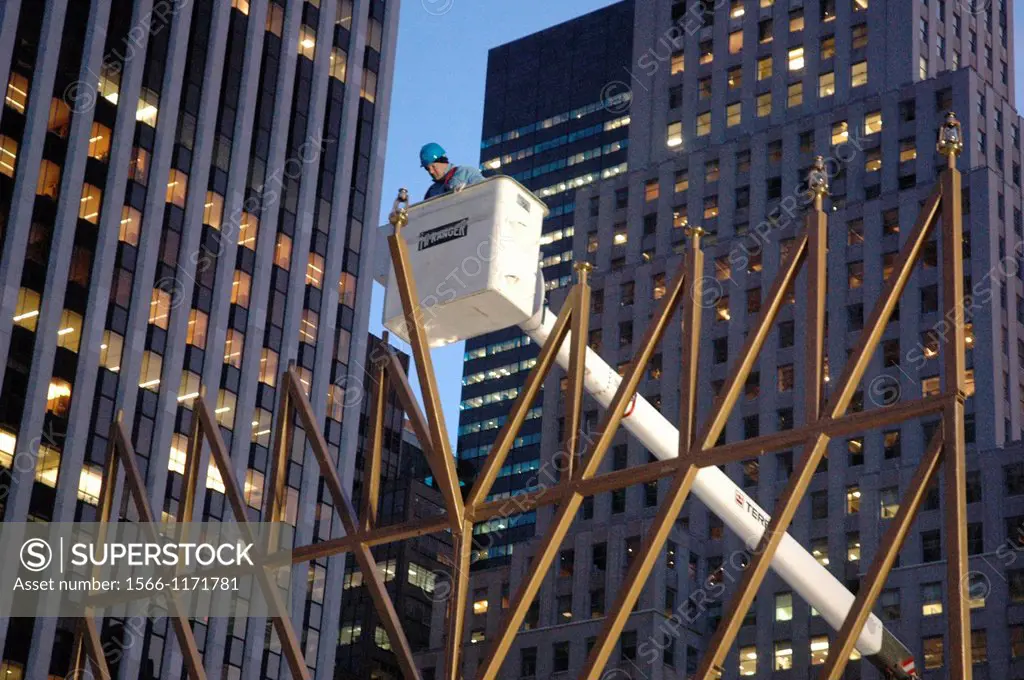 New York City, Hanukka lights being prepared in Grand Army Plaza