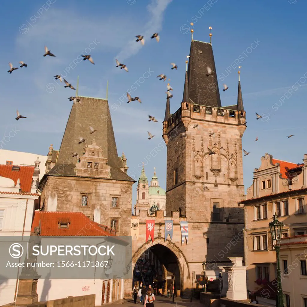 Pigeons, Charles Bridge, Malá Strana Tower, looking towards the Malá Strana district, Prague, Bohemia, Czech Republic, Czech Republic, Europe.