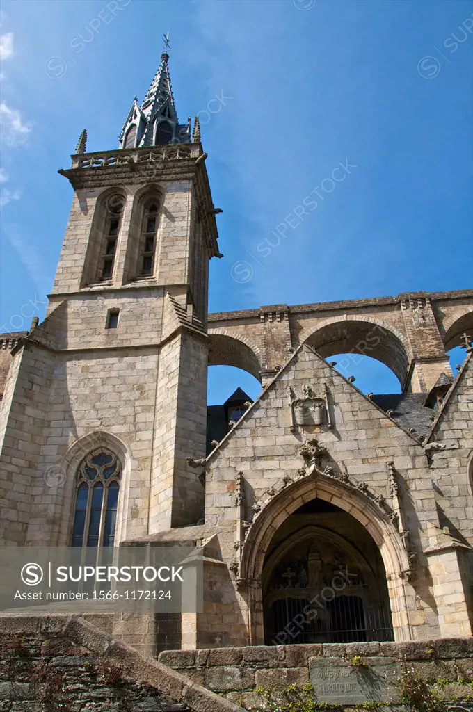 St Melaine church 15th c , flamboyant gothic, and Viaduct , in the background, Morlaix, 29, Finistere, Brittany, France