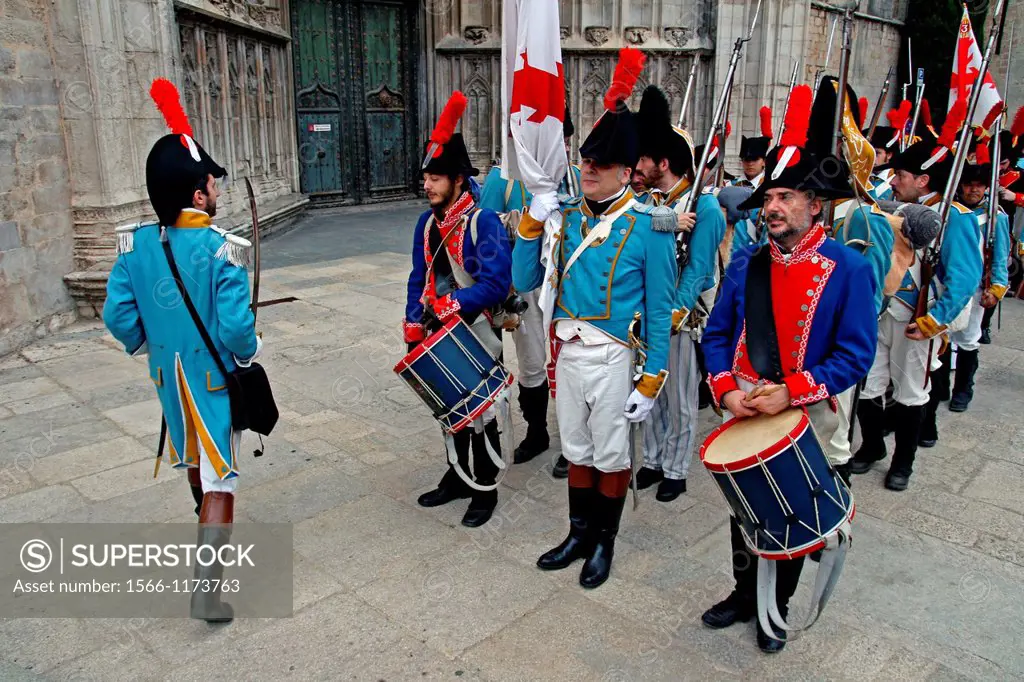 soldiers, historical representation, Festes Napoleonicas´12, Apostols square, Cathedral of Santa Maria, Girona, Catalonia, Spain