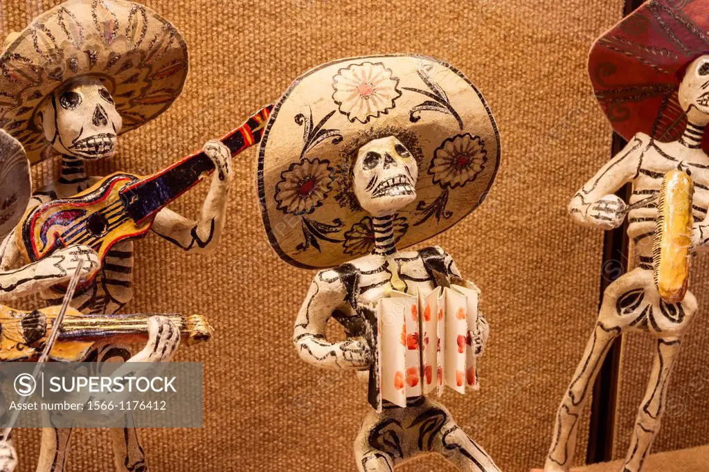 Mexican skeleton dolls depicting ´Dia de Los Muertos´ Day of the Dead celebrations