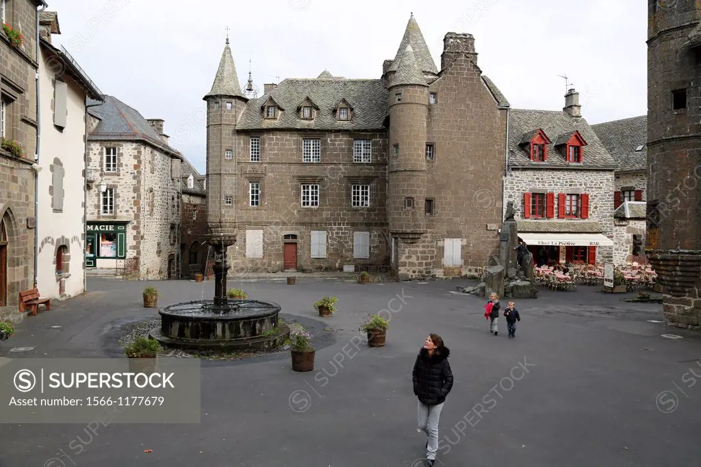 France, Auvergne, Cantal 15, natural regional park of the Auvergne volcanos, historic village of Salers, member of the association The 157 most beauti...