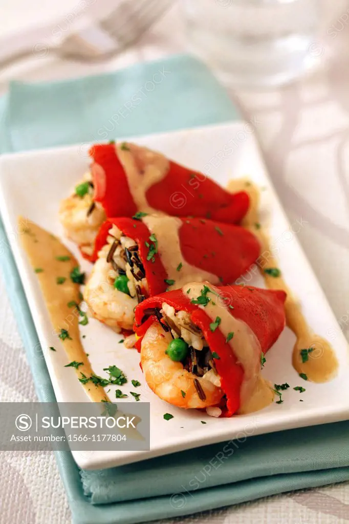 Stuffed ´piquillo´ peppers with wild rice and prawns