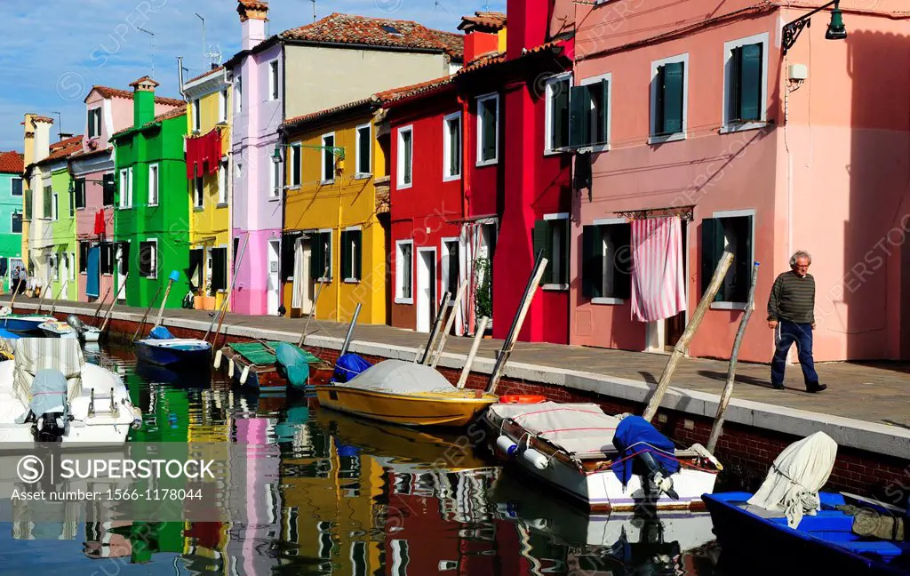 Colorful houses beside Burano´s Grand Canal in the island of Burano near Venice,Italy,Europe