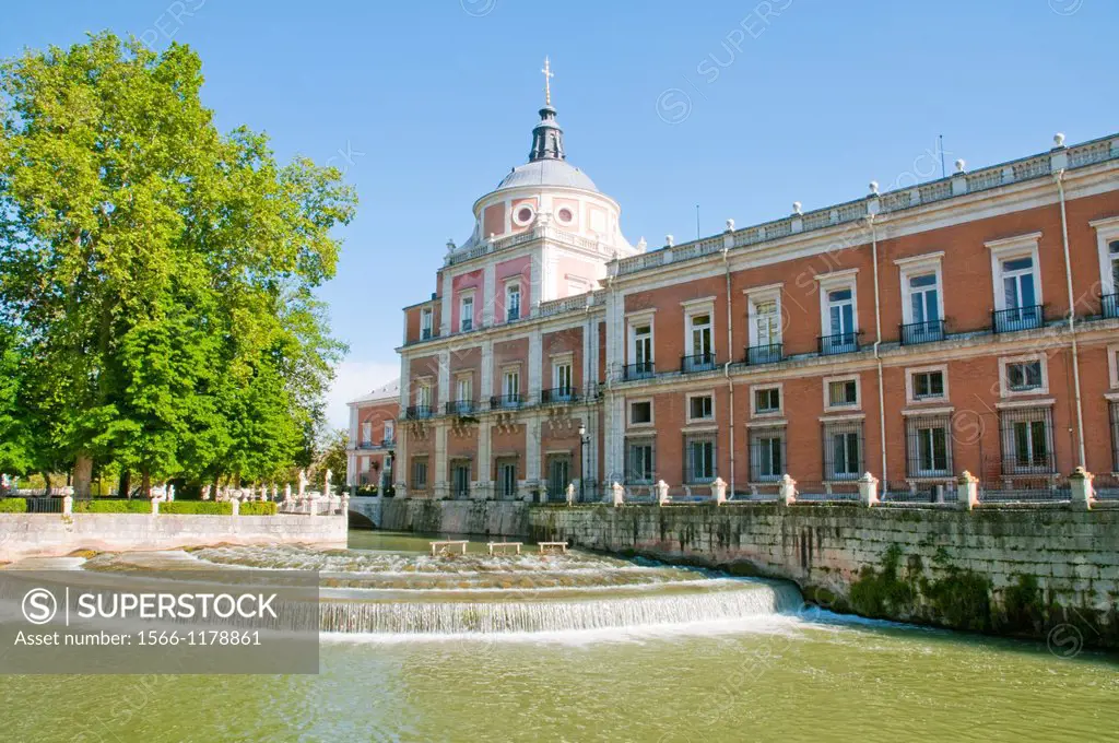 Royal Palace and canal of river Tajo. Aranjuez, Madrid province, Spain.