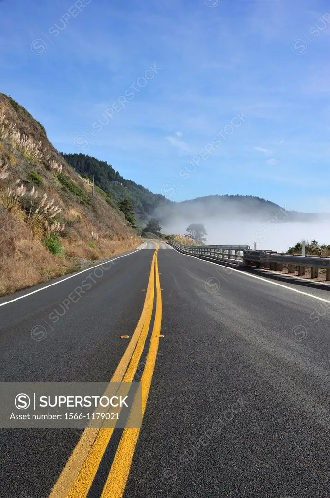 Highway 1 Shoreline Highway north of Westport, California Coast, USA