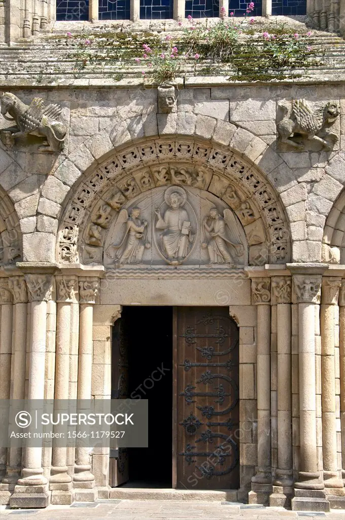 Main porch of St Sauveur Basilica 12th/15th c  exterior Tomb of the heart of Dugesclin, Dinan, Cotes d´Armor 22, Brittany, France