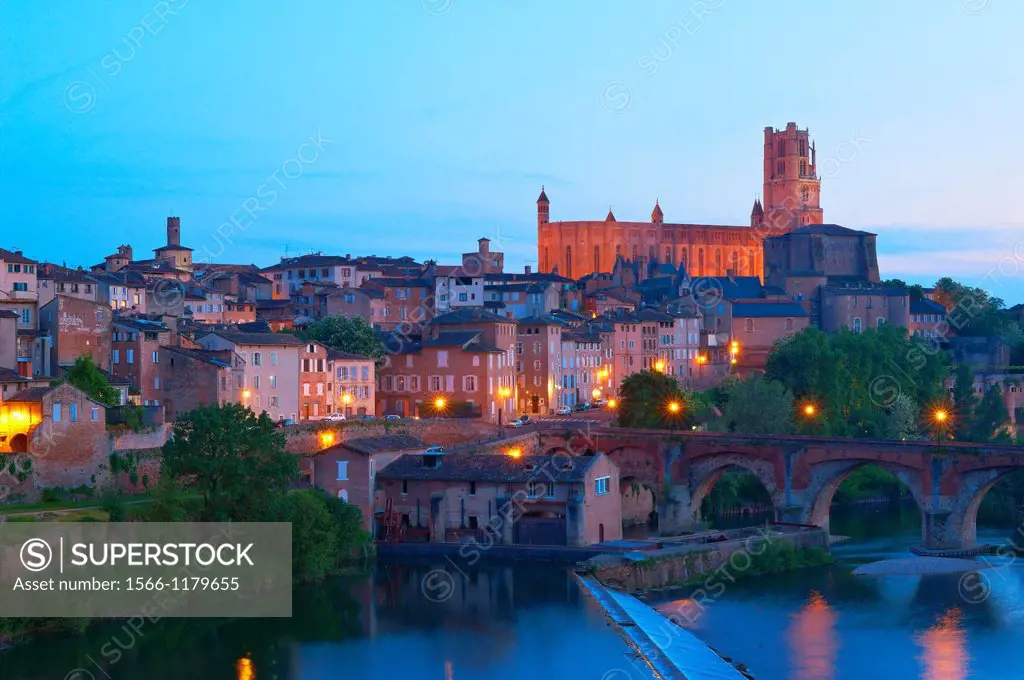 Albi, River Tarn, Cathedral of Saint Cecilie, Tarn, Midi-Pyrenees, France, Europe.