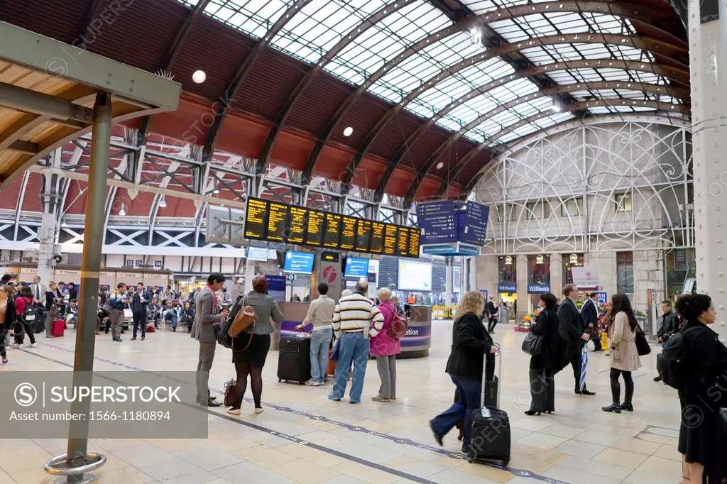 Passengers looking panel destinations in Paddington Station  England, London, United kingdom, UK  Europe