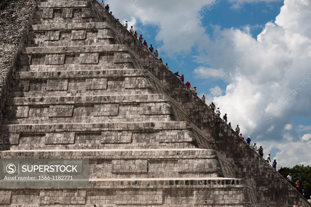 The Kukulkán Pyramid at Archeological site Chichén Itzá, Yucatan Peninsula, Mexico