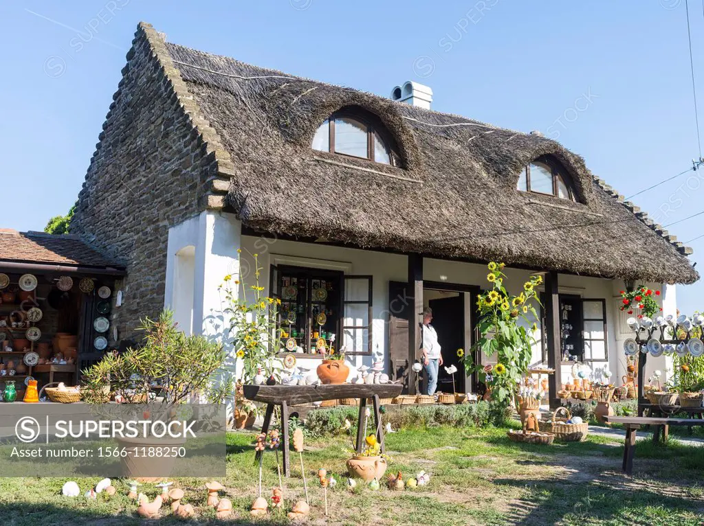 Traditional Hungarian houses, Tihanyi  Tihanyi is one of the main attractions of the Balaton area  Europe, Eastern Europe, Hungary, Tihanyi, October