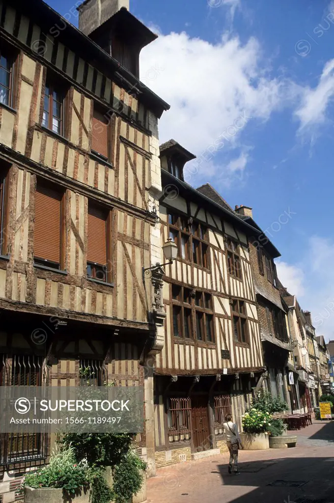 maisons a colombages,rue General Saussier,Troyes,Aube,region Champagne-Ardenne,France,Europe//General Saussier street,timber-framed houses,Troyes,Aube...