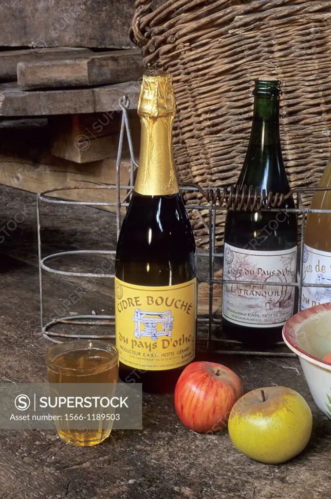 cidre et jus de pomme de la Ferme d´Hotte,Eaux-Puiseaux,Pays d´Othe,Aube,region Champagne-Ardenne,France,Europe//cider and Apple juice from La Ferme d...