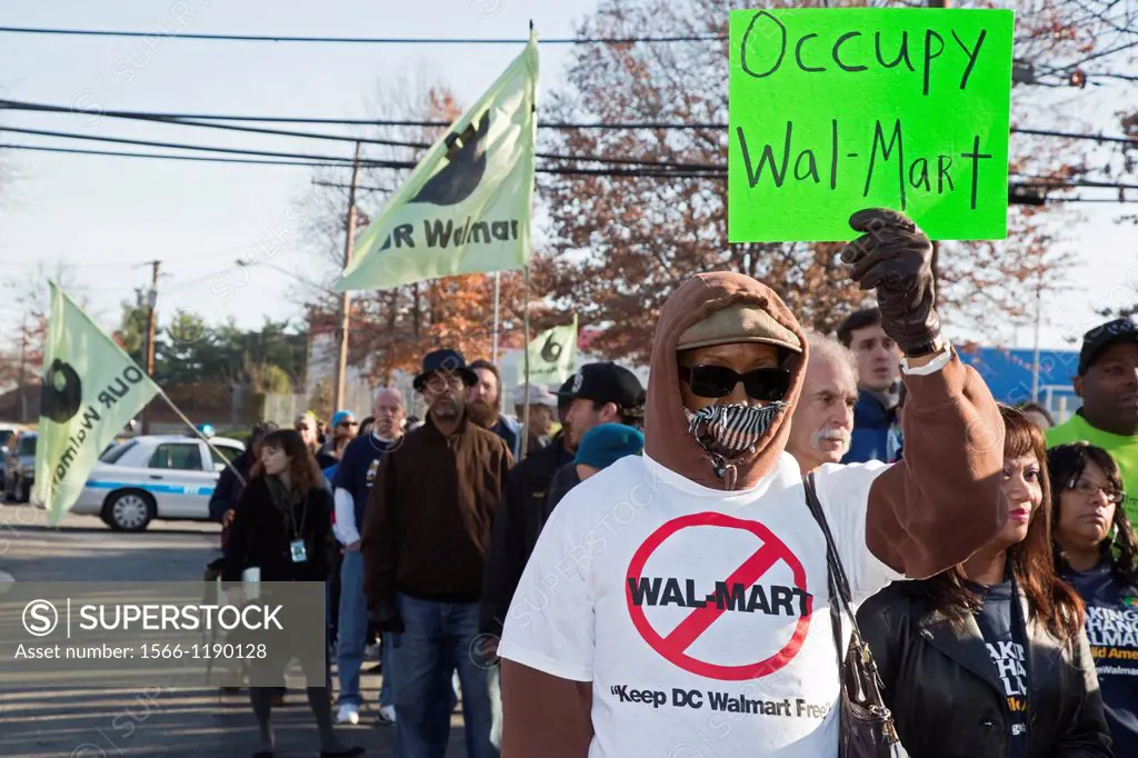 Hyattsville, Maryland - Walmart workers, some of them on strike, rally with supporters outside one of the company´s stores on Black Friday, demanding ...