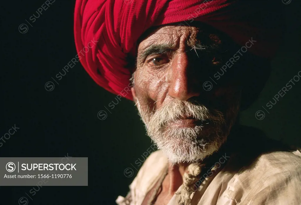 Shepherd belonging to the Rebari caste. Rajasthan, India.